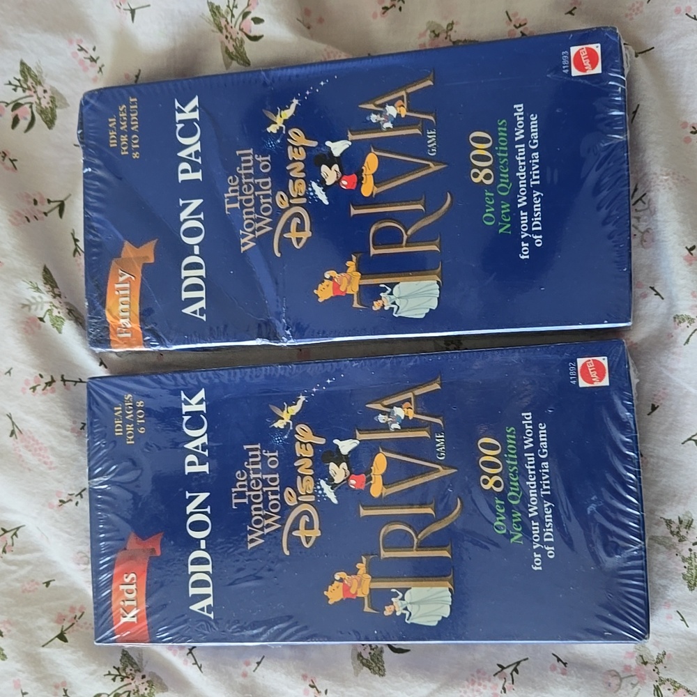 Disney Trivia tin set and extra packs - Picture 9 of 10